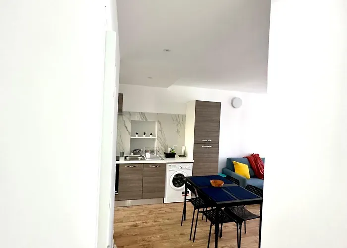Refait à Neuf 2 Pièces - - équipé - Parking *