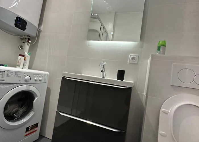 Refait à Neuf 2 Pièces - - équipé - Parking