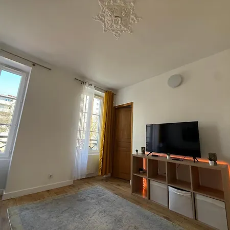 Refait A Neuf 2 Pieces - - Equipe - Parking París